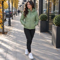 Geacă Damă Scurtă Matlasată cu Glugă – Verde Salvie