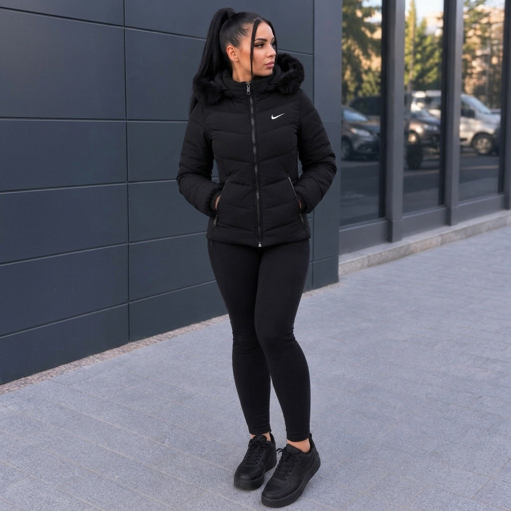 Geacă Damă Matlasată cu Glugă Pufosă – Negru