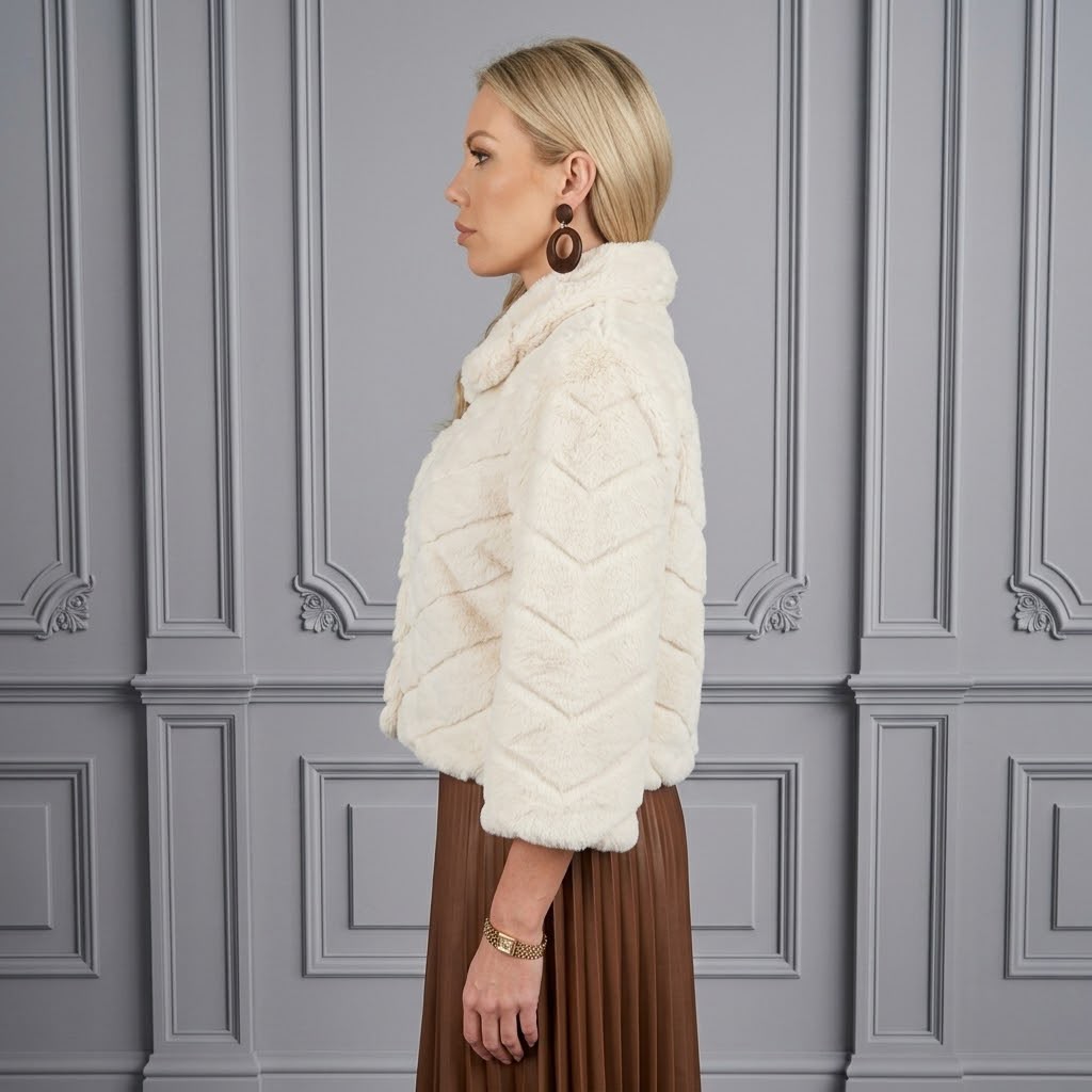 Jachetă Blană Aspect Natural Ivory cu Model Chevron