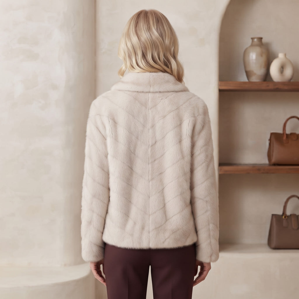 Jachetă Blană Aspect Natural Ivory cu Închidere Elegantă